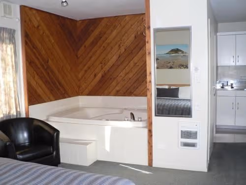 King Studio with Spa Bath