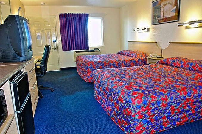 Motel 6 Buttonwillow Central2