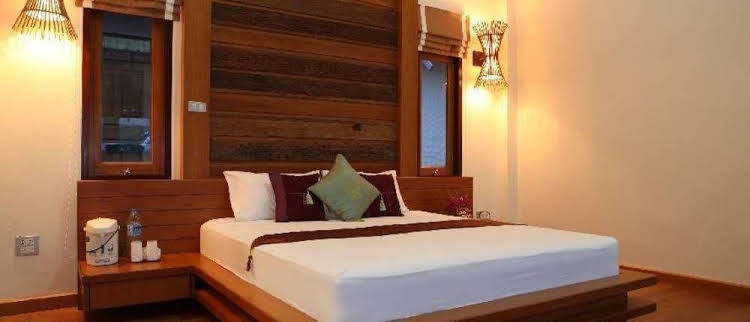 สลักเพชร รีสอร์ท (Salakphet Resort)1