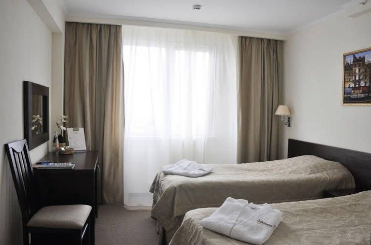 Continent Hotel2