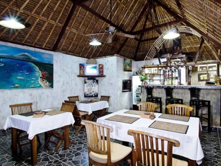 Alam Nusa Bungalow Huts & Spa0