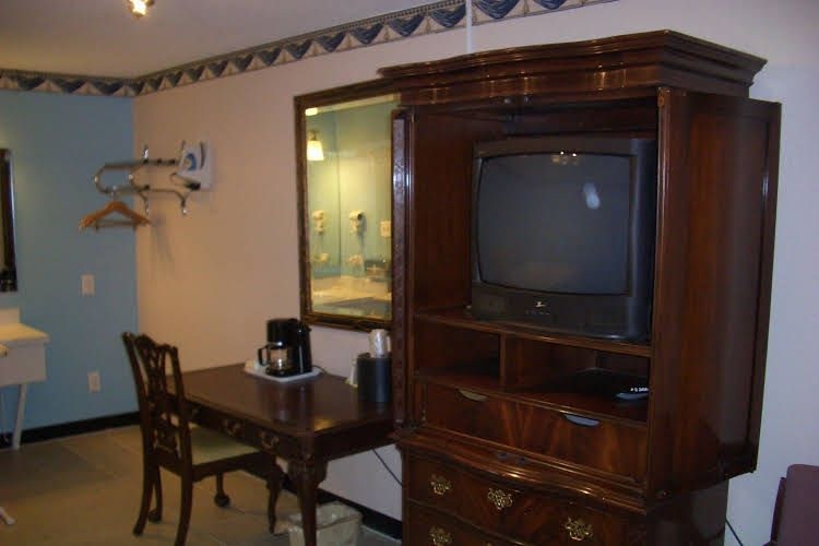 Americas Best Inn Naperville4