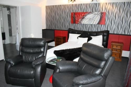 Studio with Spa Bath