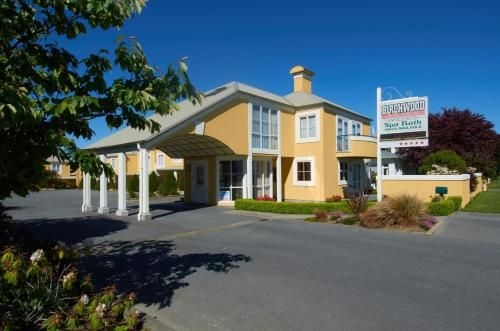 เบิร์ชวู้ด มาเนอร์ โมเต็ล (Birchwood Manor Motel)0