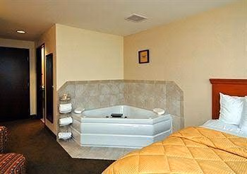 Quality Inn (ex.Comfort Inn New Columbia)1