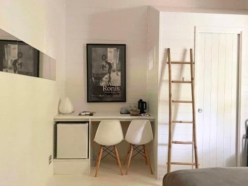Queen Room with Private External Bathroom