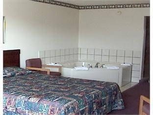 Economy Lodge and Suites Lincoln3