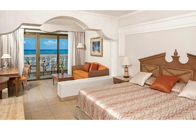 JUNIOR SUITE OCEAN FRONT