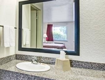 Knights Inn San Antonio/Near Seaworld0