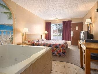 Knights Inn Dayton4