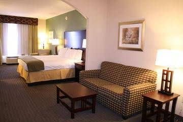 Holiday Inn Express Pratt Holiday Inn Express Pratt