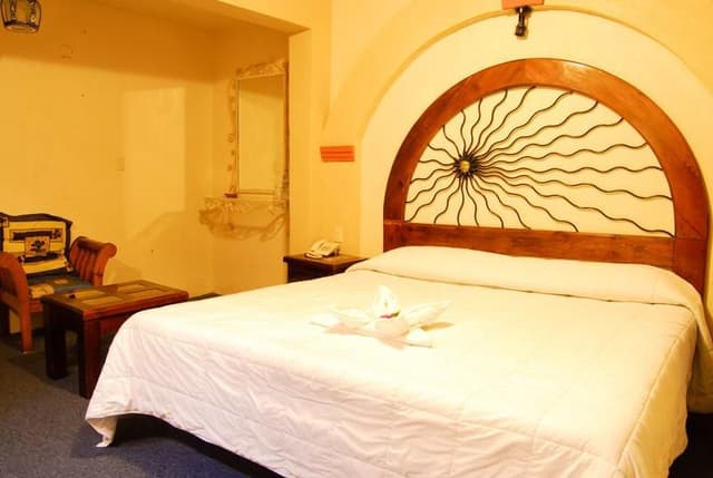 SINGLE KING SIZE BED