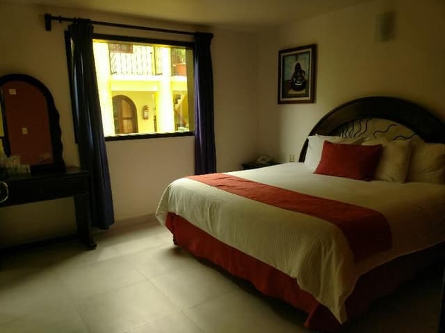 SINGLE KING SIZE BED