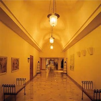 Golden Crown Hotel3