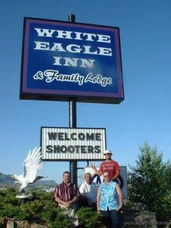 White Eagle Inn & Family Lodge White Eagle Inn & Family Lodge