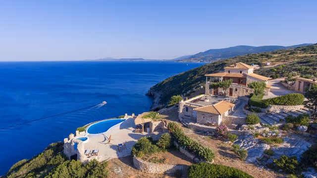 VILLA FOUR BEDROOMS WITH PRIVATE POOL