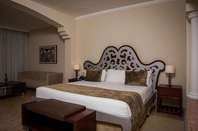 JUNIOR SUITE WITH JACUZZI