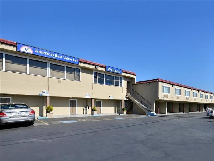 Americas Best Value Inn San Mateo4