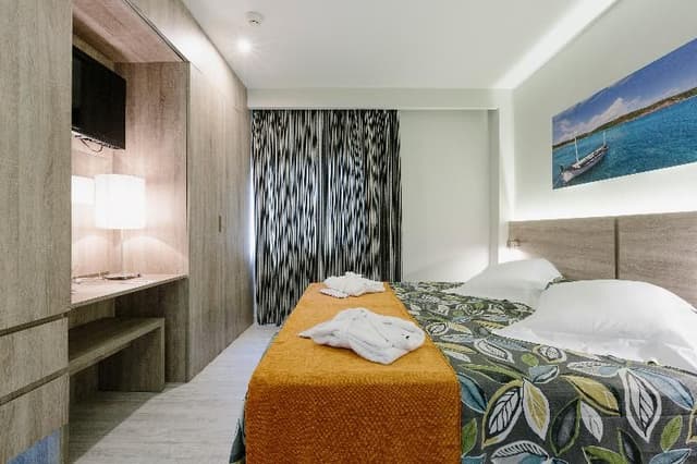 APARTMENT CAPACITY 2