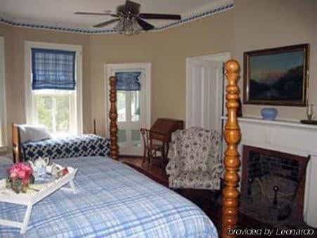 Rockwood Manor Bed & Breakfast