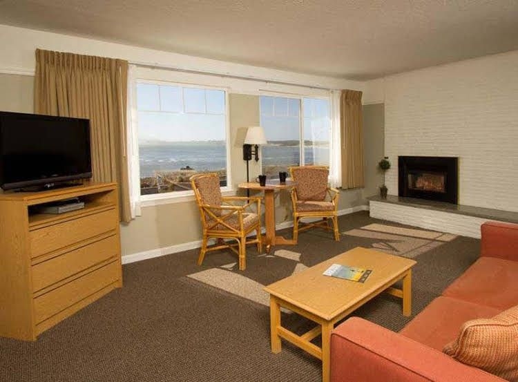 Looking Glass Inn2