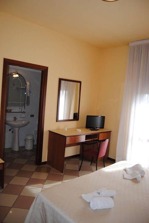 Hotel La Fenice0