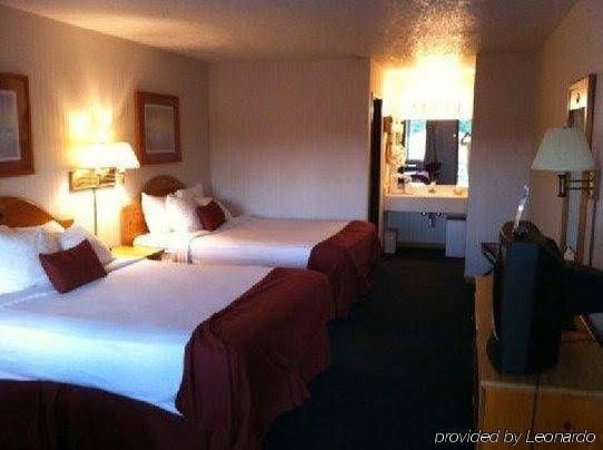 Thunderbird Inn of Mackinaw City2