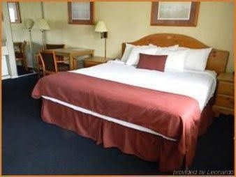 Thunderbird Inn of Mackinaw City1