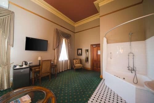 Superior Suite with Spa Bath