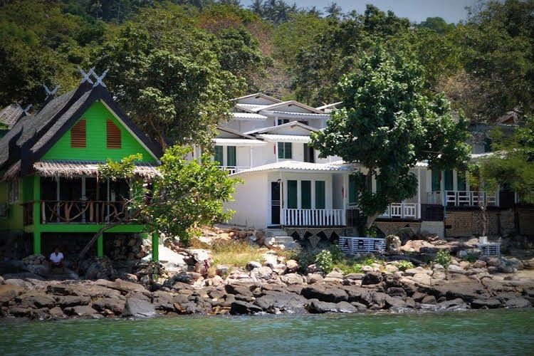 Phi Phi Cozy Sea Front Resort2