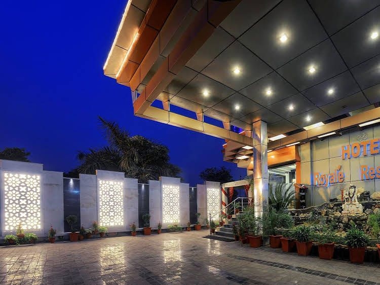 Hotel Royale Residency0
