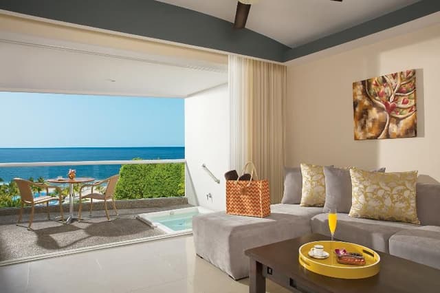 JUNIOR SUITE CLUB OCEAN VIEW