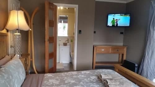 Double Room with Private Bathroom