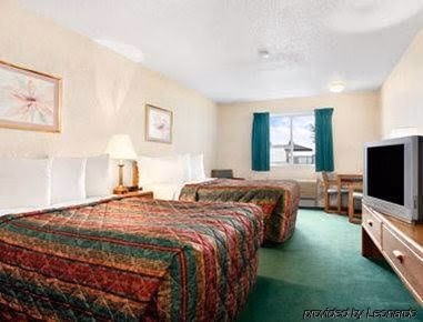 Howard Johnson Inn West Fargo4