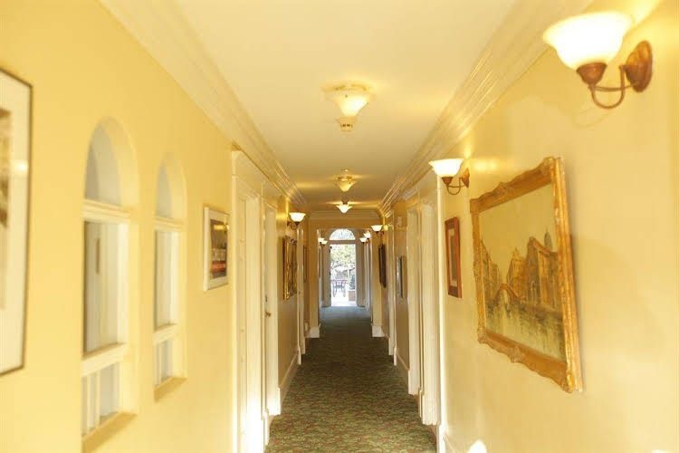 Santa Paula Inn1