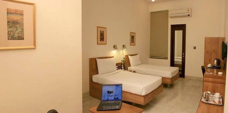 Hotel Yulia- Le Amour Inn1