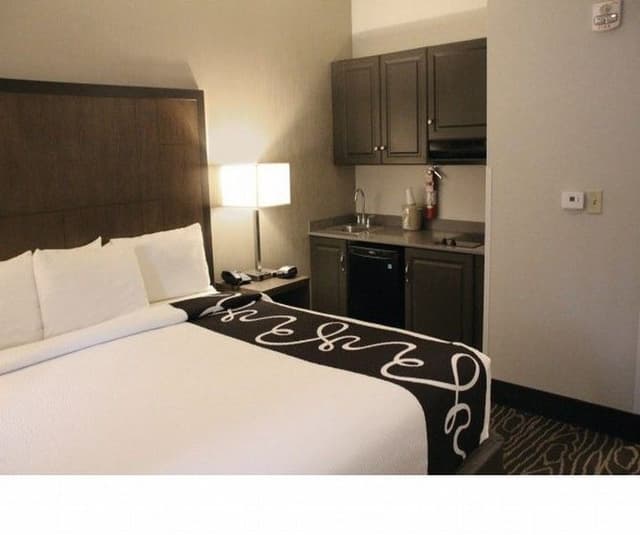 DOUBLE TWO QUEEN BEDS