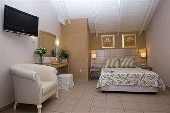 Ionian Plaza Hotel0