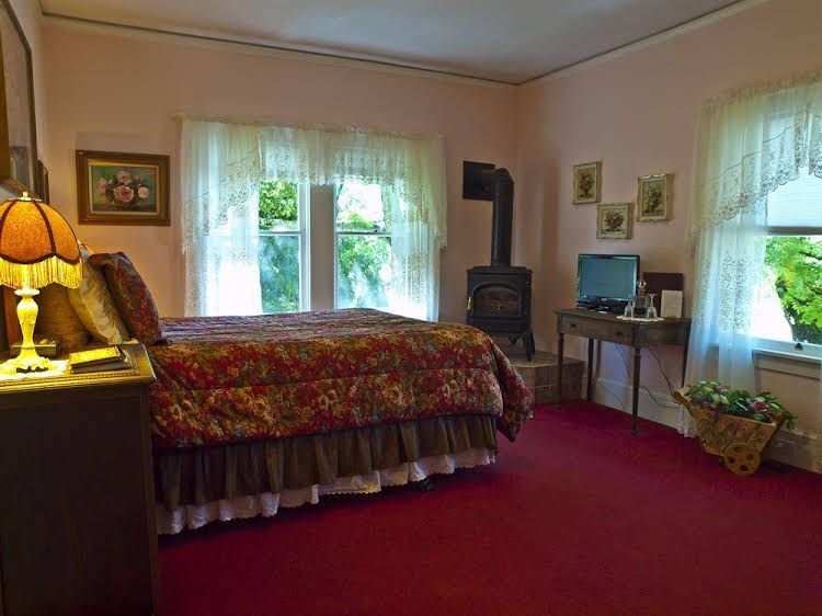 Shady Oaks Country Inn2