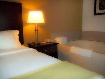 Holiday Inn Express Hotel - Winner0