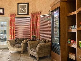 Howard Johnson Oceanfront Hotel2