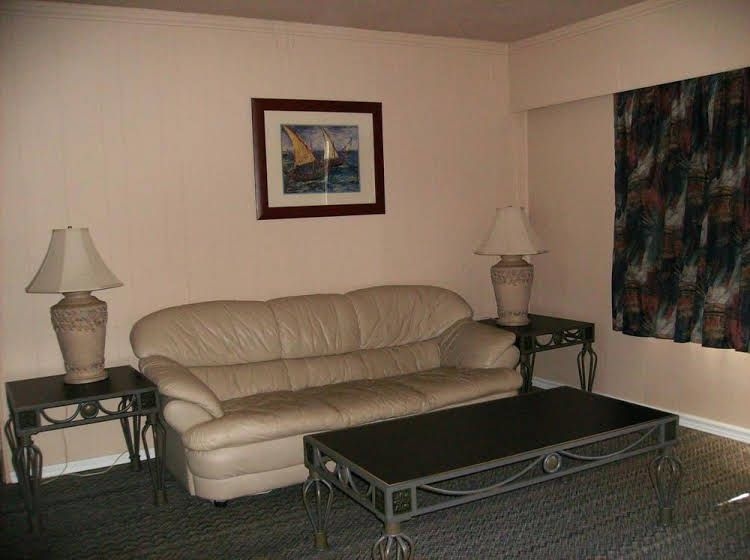 River Heights Motel0
