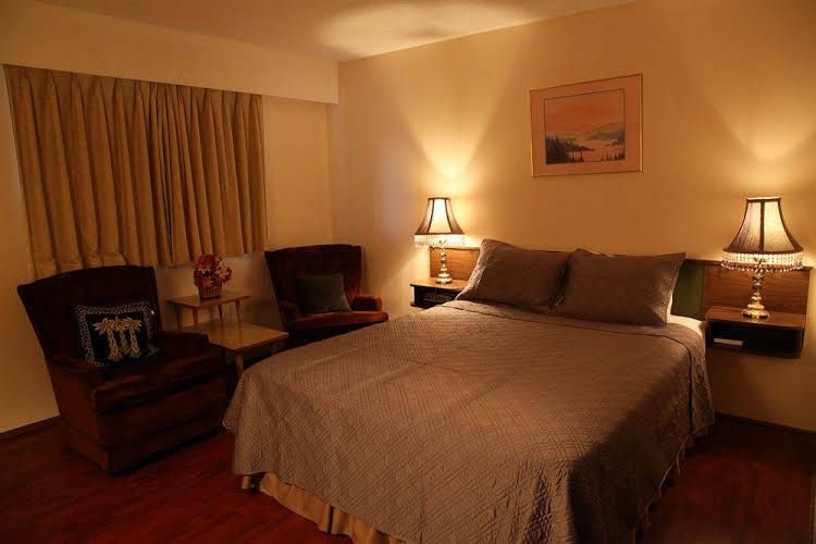 Cozy Court Motel1