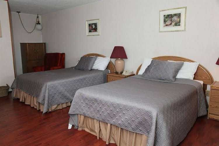 Cozy Court Motel2