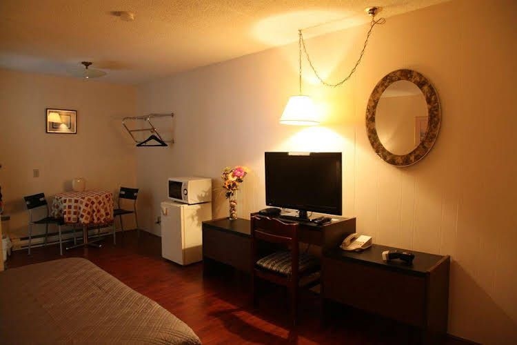 Cozy Court Motel4