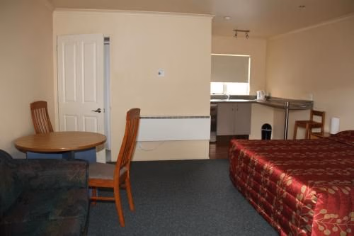 Heritage Court Motel4