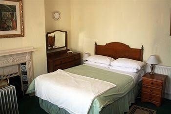 The Knoll Guesthouse3