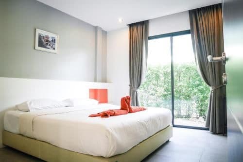Deluxe Three-Bedroom Villa with Pool View