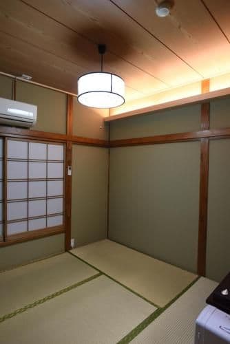 Japanese-Style Single Room with Shared Bathroom