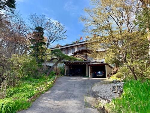 คูซัทสุออนเซ็นคิริชิมายะเรียวคัน (Kusatsu-Onsen Kirishimaya Ryokan)0